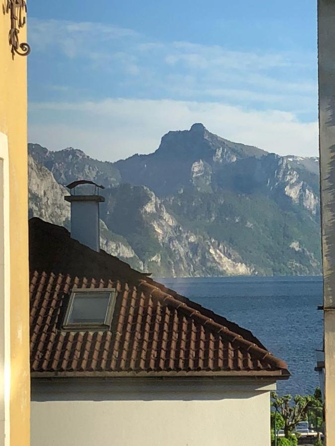 Wolfis Traunseeblick - Mit Kostenlosem Parkplatz Direkt An Der Unterkunft Gmunden Bagian luar foto